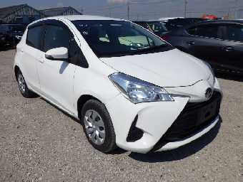TOYOTA VITZ 2017 Image 13