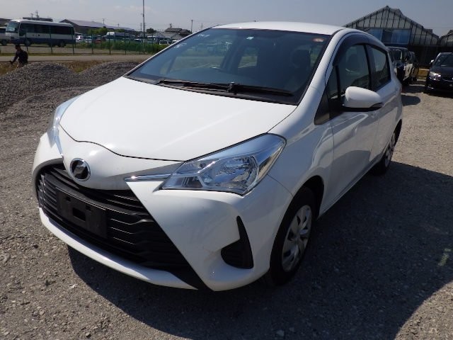 TOYOTA VITZ 2017 Image 20