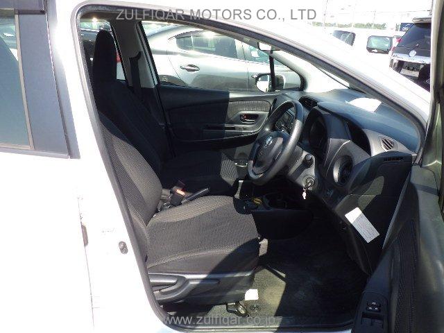 TOYOTA VITZ 2017 Image 23