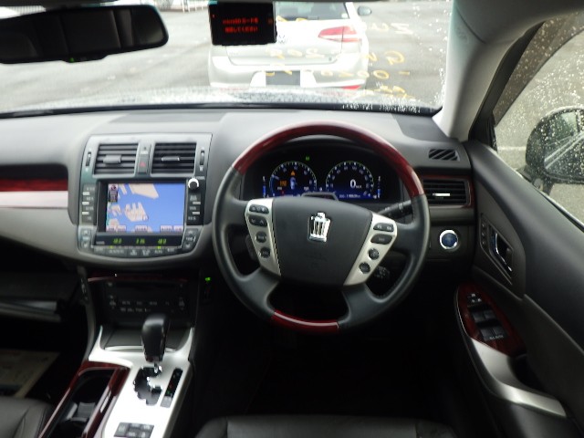 TOYOTA CROWN HYBRID 2012 Image 24