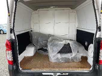 NISSAN NV350 CARAVAN 2015 Image 8