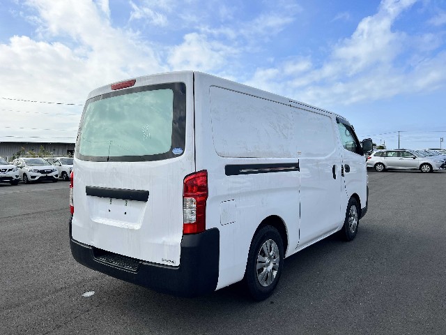 NISSAN NV350 CARAVAN 2015 Image 19