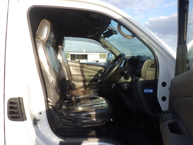 NISSAN NV350 CARAVAN 2015 Image 25