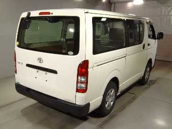 TOYOTA HIACE 2011 Image 2