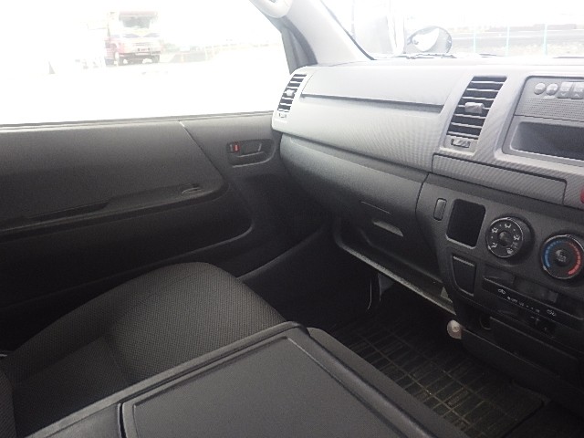 TOYOTA HIACE 2011 Image 21