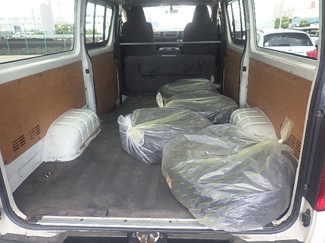 TOYOTA HIACE 2011 Image 23