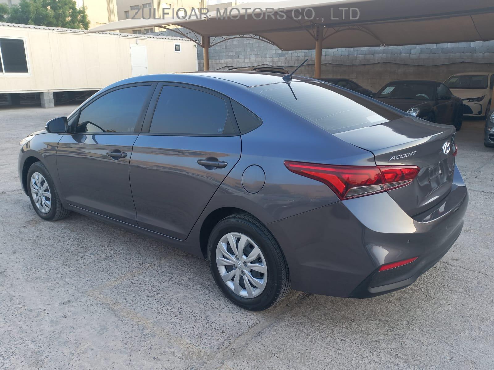 HYUNDAI ACCENT 2019 Image 3