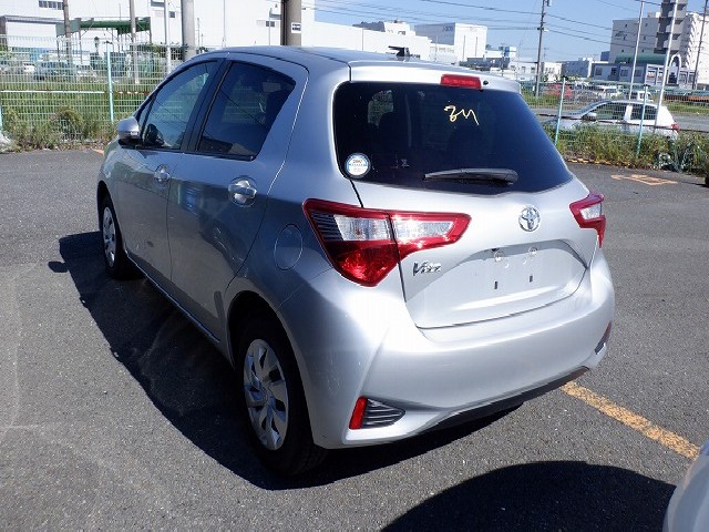 TOYOTA VITZ 2018 Image 19