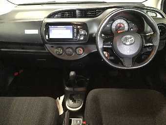 TOYOTA VITZ 2018 Image 3