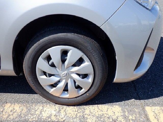 TOYOTA VITZ 2018 Image 21