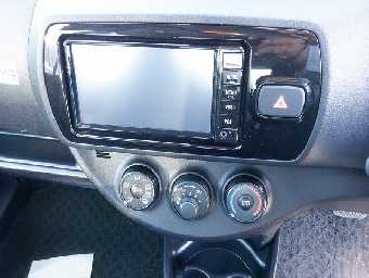 TOYOTA VITZ 2018 Image 4