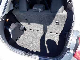 TOYOTA VITZ 2018 Image 10