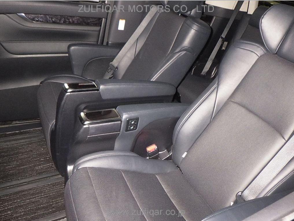 TOYOTA ALPHARD 2018 Image 6