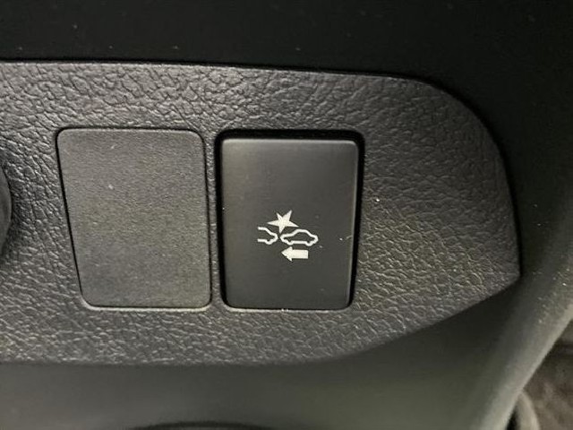 TOYOTA VITZ 2019 Image 23