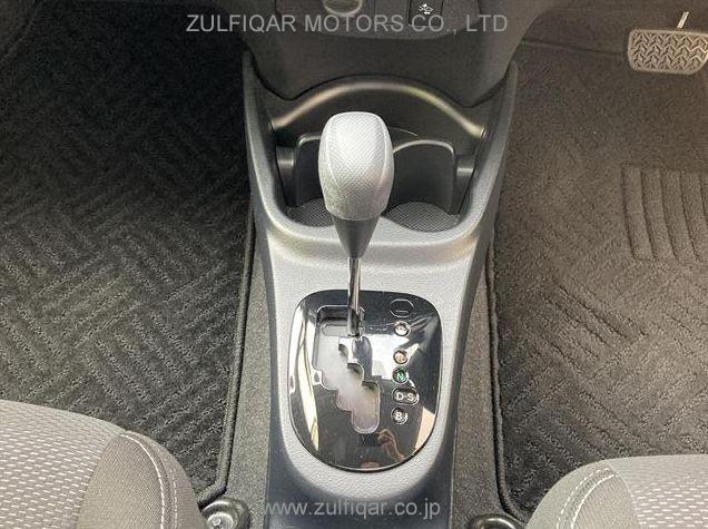 TOYOTA VITZ 2019 Image 24