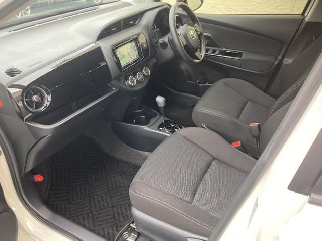 TOYOTA VITZ 2019 Image 26