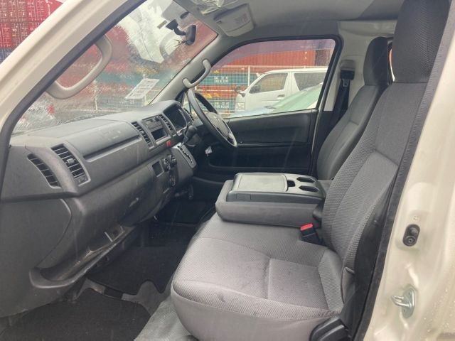TOYOTA HIACE 2017 Image 25