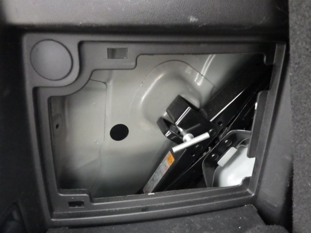 MAZDA PREMACY 2017 Image 33