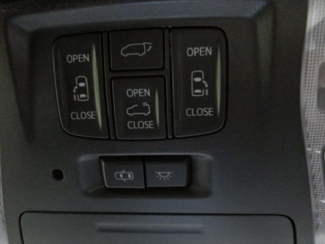 TOYOTA ALPHARD 2017 Image 28