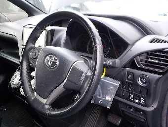 TOYOTA VOXY 2017 Image 12