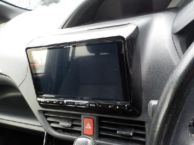 TOYOTA VOXY 2017 Image 19