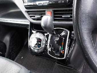 TOYOTA VOXY 2017 Image 14