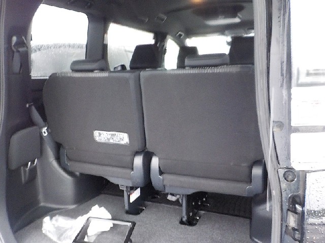 TOYOTA VOXY 2017 Image 25