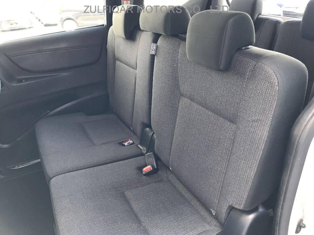 TOYOTA SIENTA 2018 Image 4