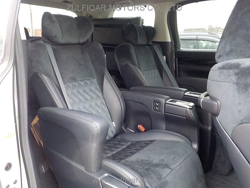 TOYOTA ALPHARD 2017 Image 12