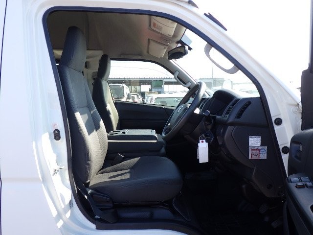 TOYOTA REGIUSACE 2014 Image 22