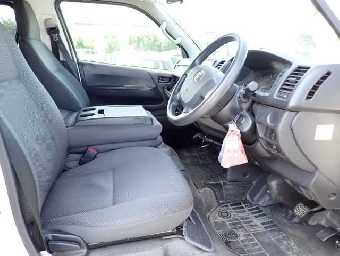 TOYOTA REGIUSACE 2017 Image 4