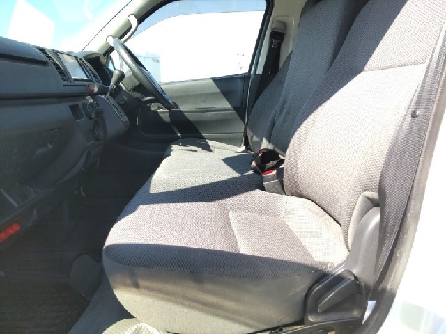 TOYOTA REGIUSACE 2017 Image 20