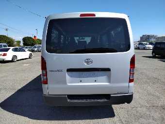 TOYOTA REGIUSACE 2017 Image 4