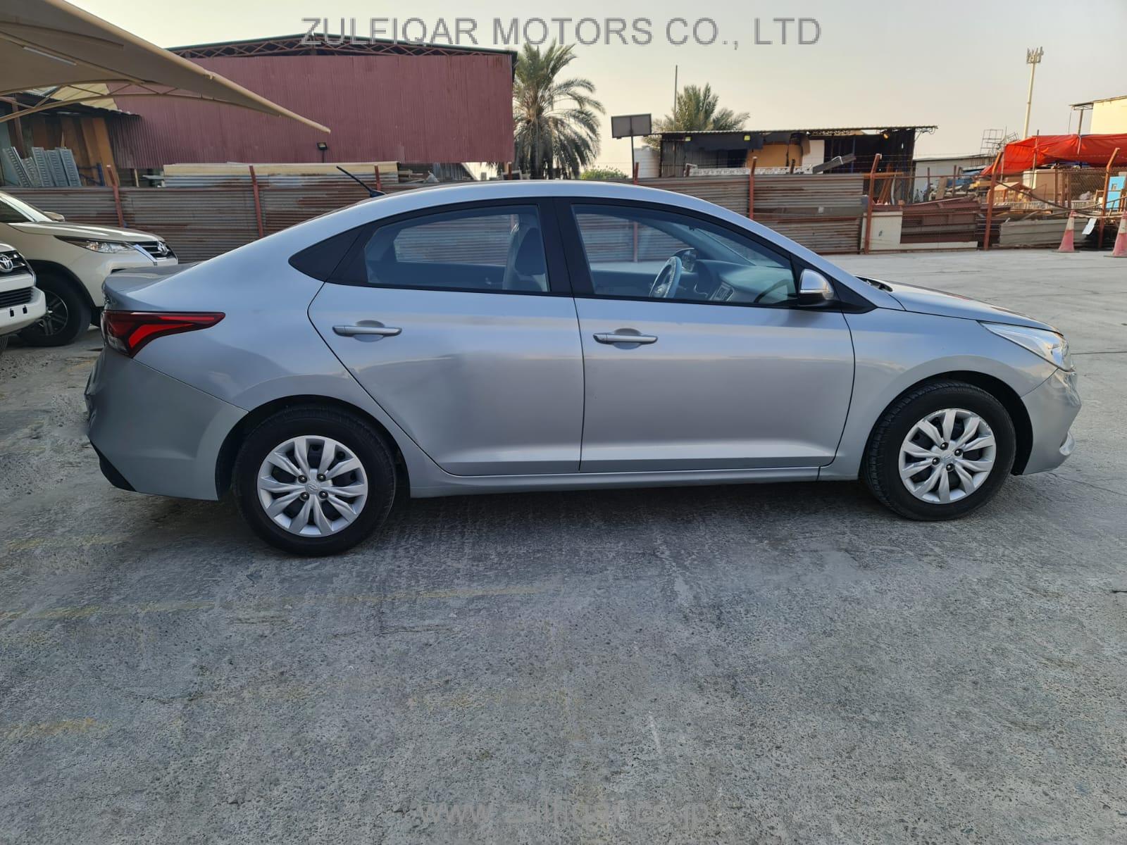 HYUNDAI ACCENT 2019 Image 6