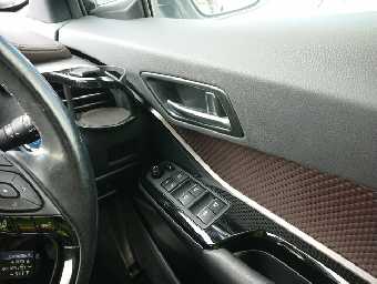 TOYOTA C-HR 2017 Image 24