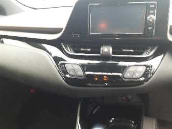 TOYOTA C-HR 2017 Image 10