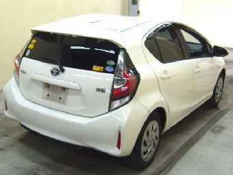 TOYOTA AQUA 2017 Image 2