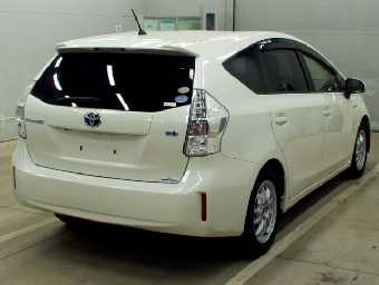 TOYOTA PRIUS ALPHA 2012 Image 2