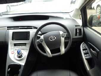 TOYOTA PRIUS PHV 2012 Image 13