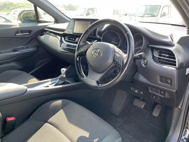 TOYOTA C-HR 2017 Image 21