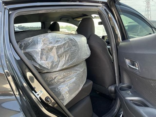 TOYOTA C-HR 2017 Image 22