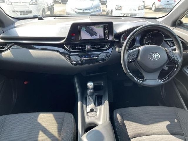 TOYOTA C-HR 2017 Image 23