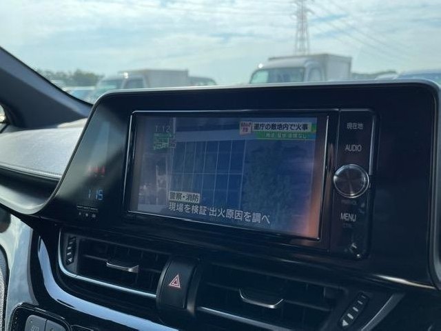 TOYOTA C-HR 2017 Image 27