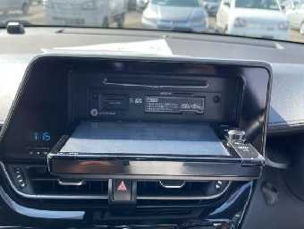 TOYOTA C-HR 2017 Image 24