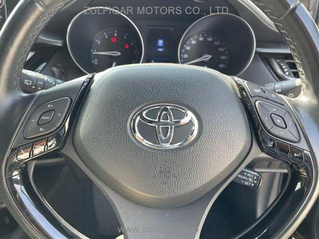 TOYOTA C-HR 2017 Image 32