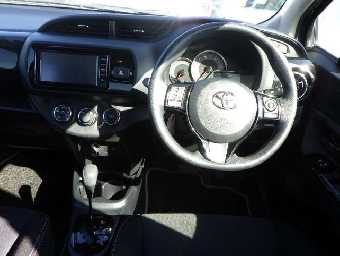 TOYOTA VITZ 2018 Image 6
