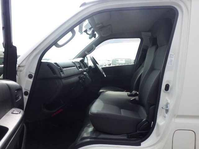 TOYOTA HIACE 2017 Image 27