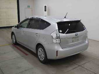 TOYOTA PRIUS ALPHA 2012 Image 2