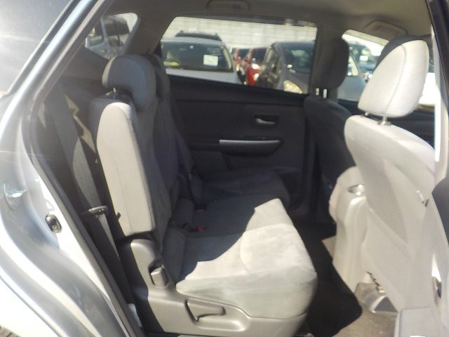 TOYOTA PRIUS ALPHA 2012 Image 19