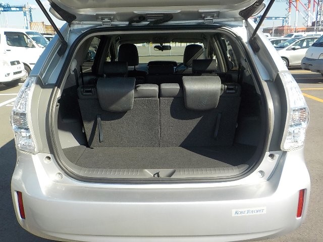 TOYOTA PRIUS ALPHA 2012 Image 20